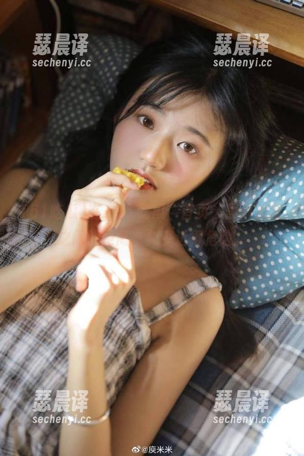 在“51吃瓜”首页，黑料和我之间的距离，似乎近得危险。