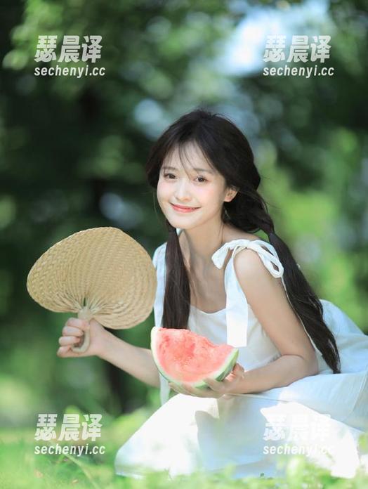 52吃瓜 当我在52吃瓜搜寻最新时,总能遇见那份熟悉的隆重——瓜圈八卦!