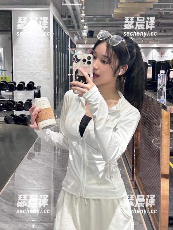 光景不错，hlw在线又给我提供了新鲜的吃瓜素材！