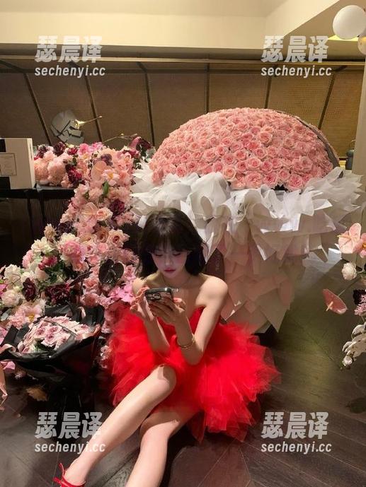 www.吃瓜 别错过!我在“www.吃瓜”的传送门旁,目睹了一手好戏!