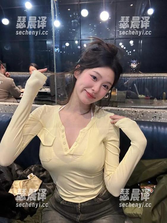 在黑料社区官网在线瞄一眼，潜水的我也想偷偷出个镜！